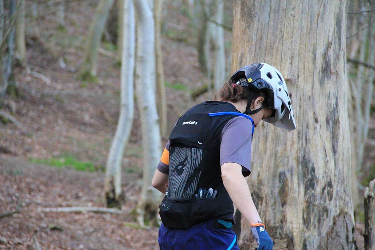 Recensione: Bluegrass Armor ha la schiena con i nuovi paraschiena MTB  hydro-pack - Anguria Bike